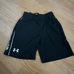 3/$15 Boys Under armour shorts Size 7